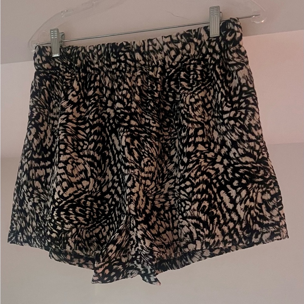 H&M Black and White Patterned High Waist Shorts